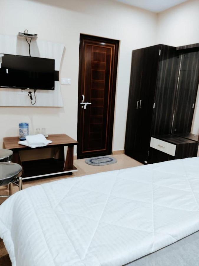 Priyaparadiseinn Varanasi Exterior foto